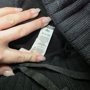ALO yoga high waist club lounger wide leg pants. Size Medium. Black